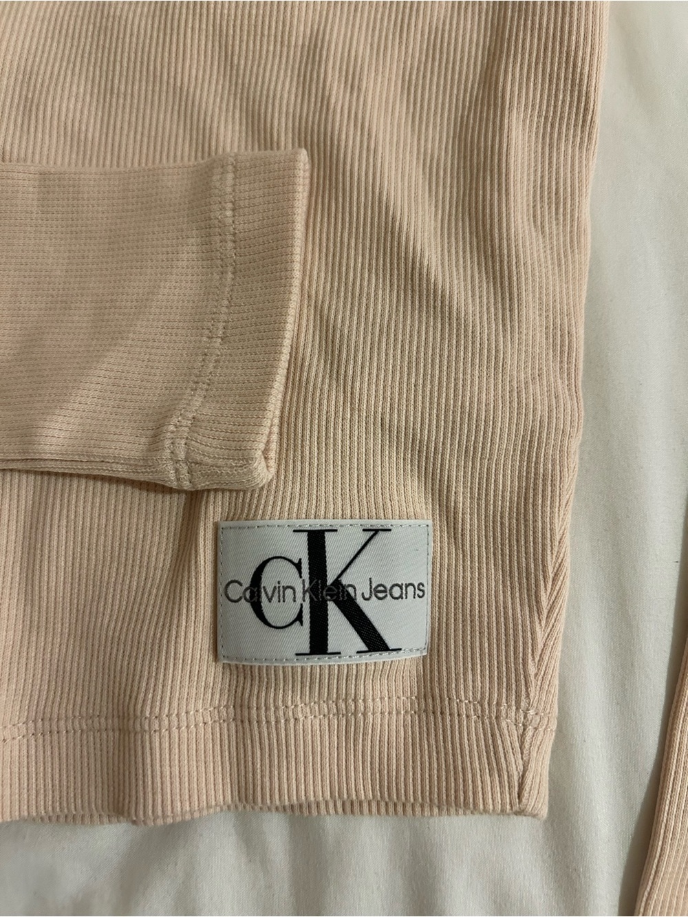Calvin Klein Jeans Beige Ribbed Long-Sleeve Scoop Crop Top with Notch - Picture 3 of 3